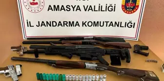 Amasya'da düğünlerde el konulan silahlar basınla paylaşıldı