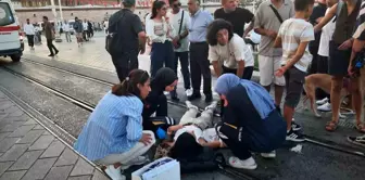 Taksim'de Epilepsi Hastası Genç Kızın Yardımına Turistler Yetişti