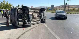 Sivas'ta Otomobilin Çarptığı Çin Cipi Yan Yattı, Sürücü Yaralandı