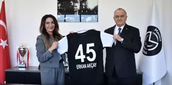 MHP'li Akçay, Manisa FK'yi Ziyaret Etti