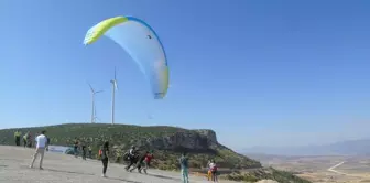 Gaziantep'te Yamaç Paraşütü Festivali Başladı