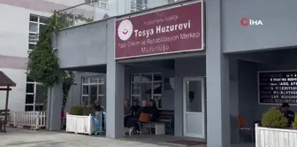 Huzurevi Sakinleri Kan Bağışına Destek İçin Anahtarlık Ördü