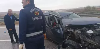 Çorum'da çekiciye çarpan otomobilde 4 yaralı