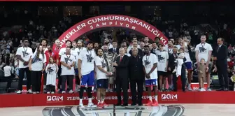 Cumhurbaşkanı Erdoğan, Anadolu Efes'e 37. Erkekler Cumhurbaşkanlığı Kupası'nı Verdi