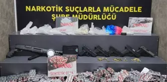 İzmir'de Uyuşturucu Operasyonu: Büyük Miktarda Kokain ve Sentetik Uyuşturucu Ele Geçirildi