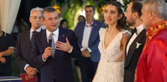 CHP Genel Başkanı Özgür Özel, Ünsal Matkap ve Yeliz Acar'ın Düğününde Nikah Şahidi Oldu