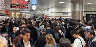 İstanbul'da Metro Turnikelerinde QR Kod Sorunu Yaşandı