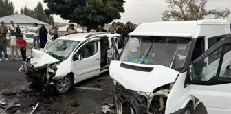 Ağrı'da Trafik Kazasında 10 Kişi Yaralandı