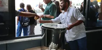 Şanlıurfa Büyükşehir Belediyesi'nden Ücretsiz Çorba ve Ekmek Dağıtımı