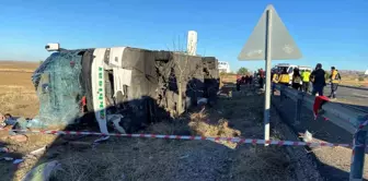 Balıkesir Bandırma'dan Kapadokya'ya gezi için çıkan otobüs Aksaray-Ankara karayolunun yaklaşık 40. km'sinde yoldan çıkarak şarampole devrildi.