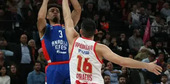 Anadolu Efes, Olympiacos'u Geçerek EuroLeague'de İkinci Galibiyetini Aldı