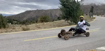 Erzincan'da Geleneksel Tahta Araba Yarışları Yapıldı