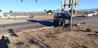 Adana'da Trafik Kazası: Şahin Otomobil Ortadan İkiye Ayrıldı, 4 Yaralı