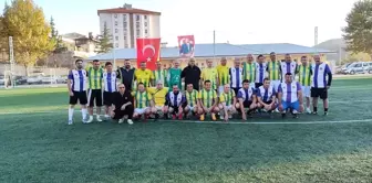 Çorum İskilip'te eski futbolcular gösteri maçı yaptı