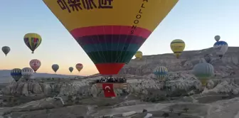 Kapadokya'da Cumhuriyet Bayramı Coşkusu: Sıcak Hava Balonları Türk Bayraklarıyla Uçtu