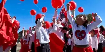 Sağrıca Köyü Öğrencilerinden Cumhuriyet Coşkusu