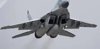 Hindistan'da MiG-29 Savaş Uçağı Eğitim Uçuşu Sırasında Düştü