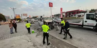 Şanlıurfa'da Tır ile Minibüsün Çarpıştığı Kazada 12 Yaralı