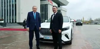 Cumhurbaşkanı Erdoğan, Kırgızistan Cumhurbaşkanı Caparov'a Togg hediye etti