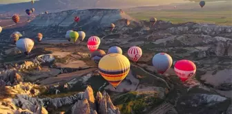 Kapadokya'da Sıcak Hava Balonları ile Taşınan Turist Sayısı Artıyor