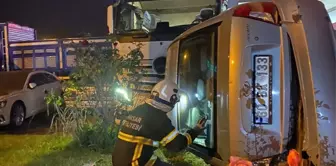 Tokat'ta Park Halindeki Tıra Çarpan Otomobilin Sürücüsü Yaralandı