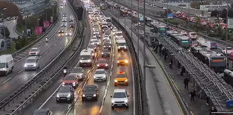 Öğrenciler ders başı yaptı, İstanbul trafiği kilitlendi