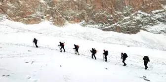 Aladağlar'da Kaybolan İki Kız Kardeş İçin Arama Kurtarma Çalışmaları Yeniden Başlatıldı