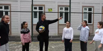 Depremde öğrencilerini ve meslektaşlarını kaybeden eğitimciler, Öğretmenler Günü'ne buruk giriyor