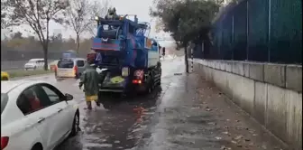 İstanbul'da Fırtına ve Sağanak Yağmur Hayatı Olumsuz Etkiledi