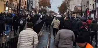 İstanbul'da Arızalan Tramvay Yolcuları Raylarda Yürümek Zorunda Kaldı