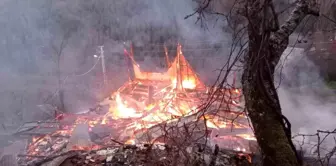 Kastamonu'da Yangın: Ahşap Ev Kullanılamaz Hale Geldi