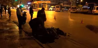 Denizli'de Otomobil ve Motosiklet Çarpıştı: Sürücü Yaralandı