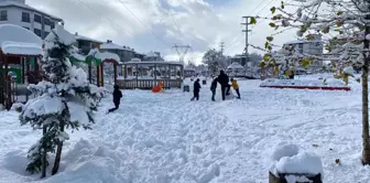 Bolu'da Yoğun Kar Yağışı Nedeniyle Okullar 1 Gün Tatil Edildi