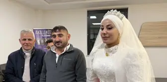 Kahramanmaraş'ta Gelin ve Damat Karla Mahsur Kaldı