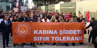 Mersin'de Kadına Şiddete Karşı Yürüyüş Düzenlendi