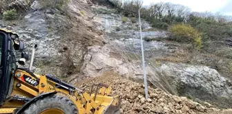 Karabük-Yenice Karayolu'nda Heyelan Sonrası Ulaşım Aksadı