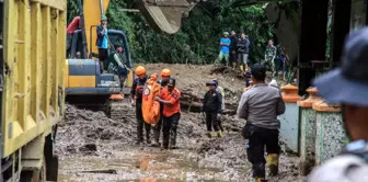 Endonezya'nın Sumatra Adası'nda Sel ve Heyelan Felaketi: 27 Ölü