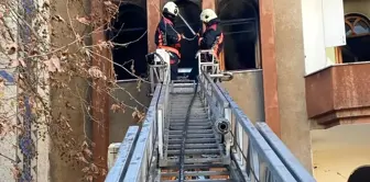 Malatya'da Hasarlı Binada Yangın Çıktı