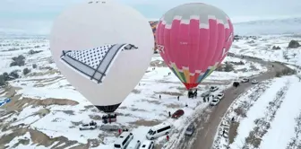 Kapadokya'da Kefiye Desenli Balonlarla Gazze'ye Barış Mesajı