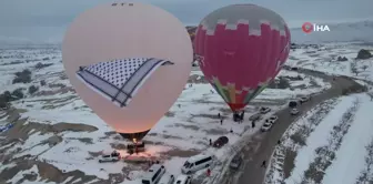 Kapadokya'da Barış İçin Kefiye Desenli Balonlar Havalandı