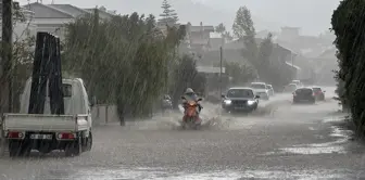 Marmaris'te Sağanak Hayatı Olumsuz Etkiledi