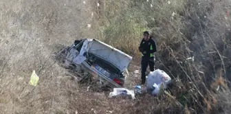 Şanlıurfa'da Sulama Kanalına Devrilen Otomobilde 5 Kişi Yaralandı