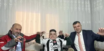 Bolu'da Engelli Öğrencilere Beşiktaş Forması Hediye Edildi