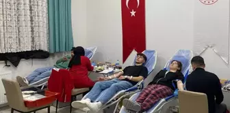 Gümüşhacıköy'de Öğrencilerden Kızılay'a Kan Bağışı