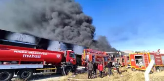 Niğde'de Çerçeve Üretimi Yapan Fabrikada Yangın Çıktı