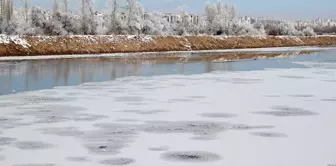 Sivas'ta Kızılırmak Nehri'nin Yüzeyi Buzla Kaplandı