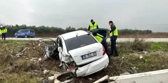 Bursa'da Yağışlı Hava Kontrolden Çıkan Otomobili Tarlaya Uçurdu