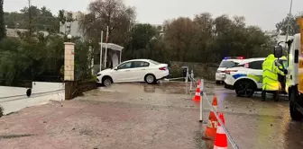 Bodrum'da Sağanak Sonrası İstinat Duvarı Çöktü, Bir Genç Kurtarıldı