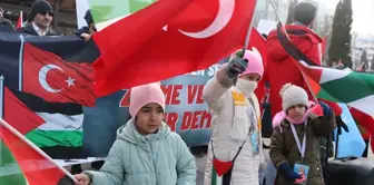 Erzurum'da hekim ve sağlıkçılar, soğuk havaya rağmen Gazze için yürüdü