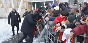 Galatasaray'da korkutan olay: Victor Osimhen'in üzerine bariyer düştü